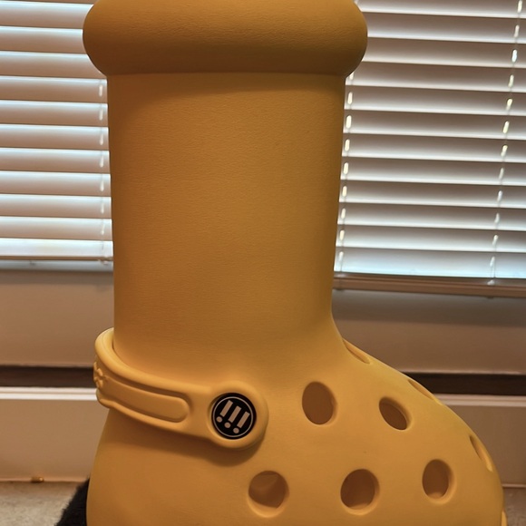 BNIB MSCHFxCrocs boots. Size 8. - Picture 4 of 9